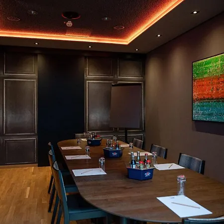 Qube Bahnstadt Otel 4*