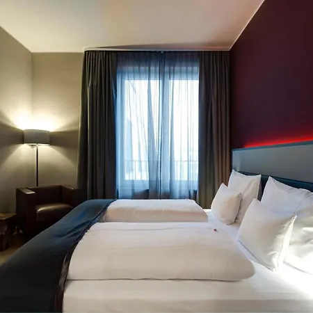 מלון Qube Bahnstadt 4*