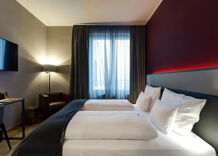 Hotel Qube Bahnstadt 4*